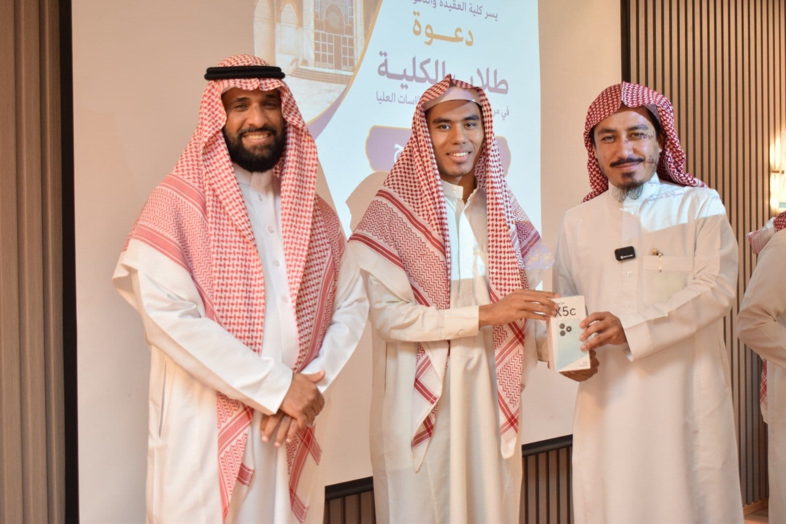 لقاء عميد الكلية ووكلائها مع طلاب مرحلة البكالوريوس
